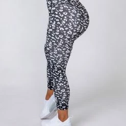 Muscle Nation Signature Scrunch 7/8 Leggings - Black Leopard Scrunch Bum