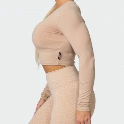 Muscle Nation Welcome To The Club MN Everyday Cropped Long Sleeve Top - Brown Sugar